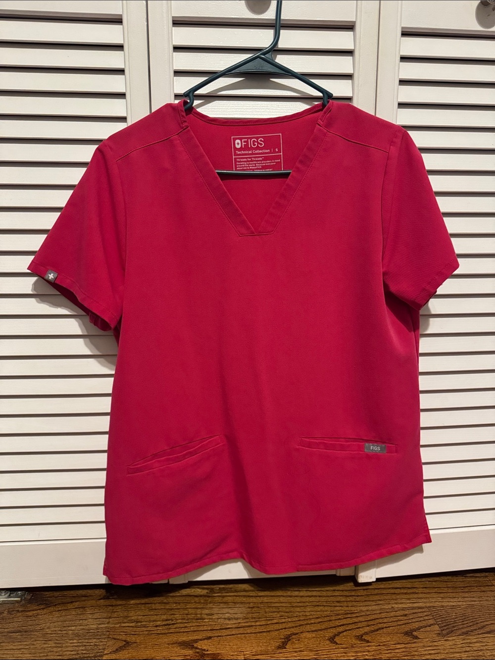 FIGS V-Neck Scrub Top and Zamora jogger bottoms in ULTRA ROSE S/SP